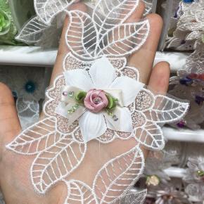 Multi-layer three-dimensional embroidery lace