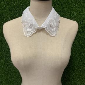 Hand embroidered fake collar 