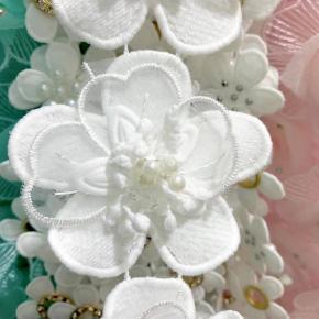 New milk handmade crystal beaded three-dimensional flowers