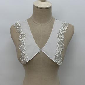 Lace collar