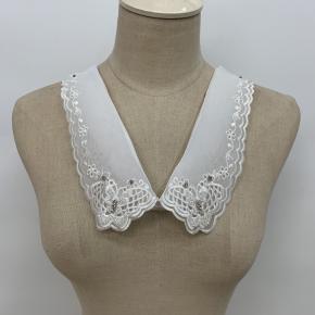 Embroidered lace collar