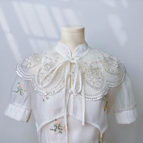 Embroidered collar