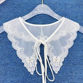 Embroidered lace collar